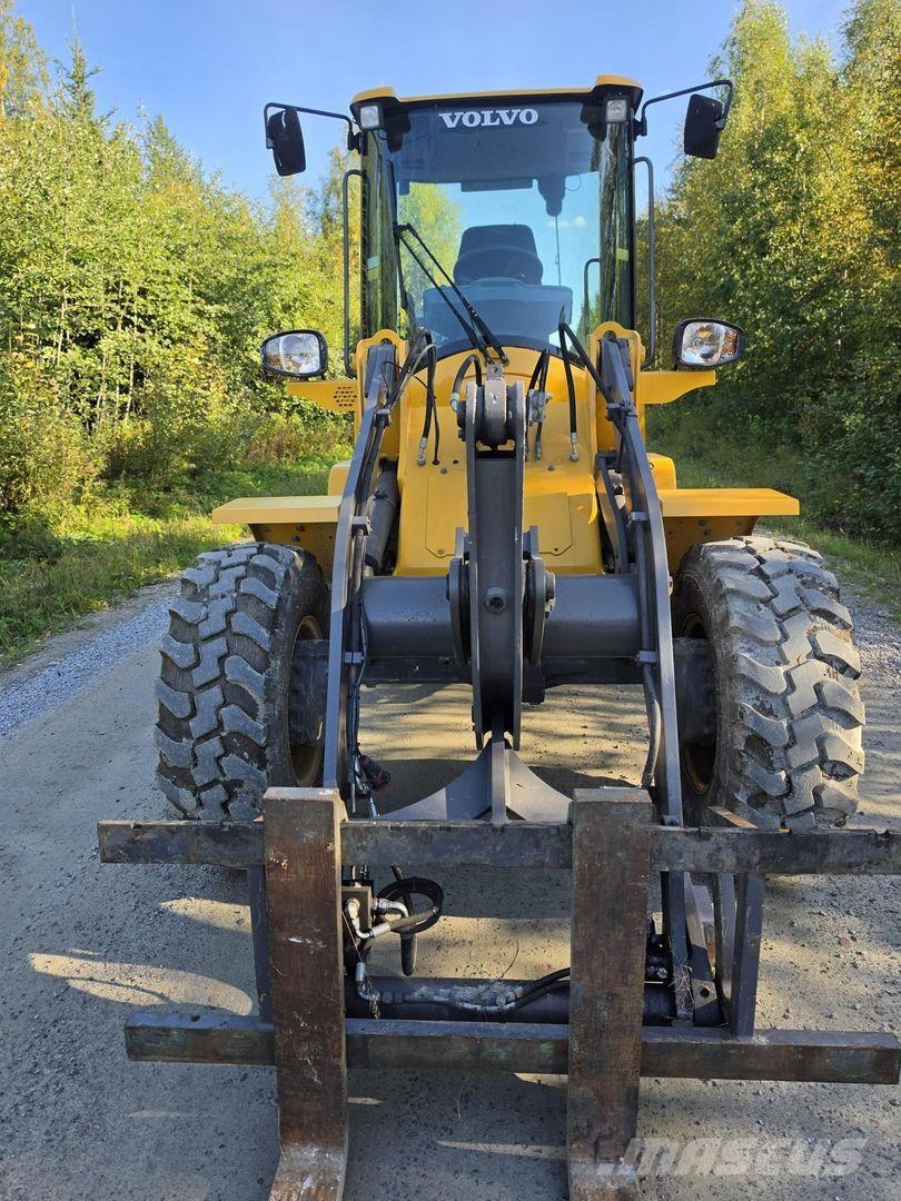 Volvo L30G, Kauha, Piikit Incarcator pe pneuri