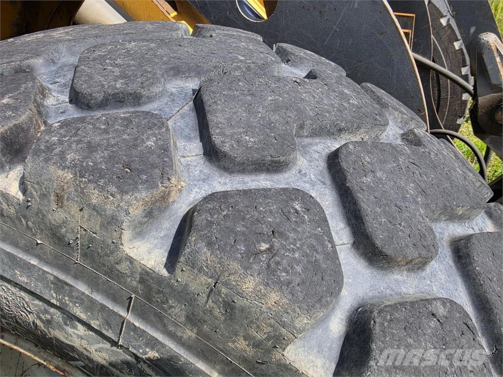 Volvo L45, Kauha, Trukkipiikit لوادر بعجل
