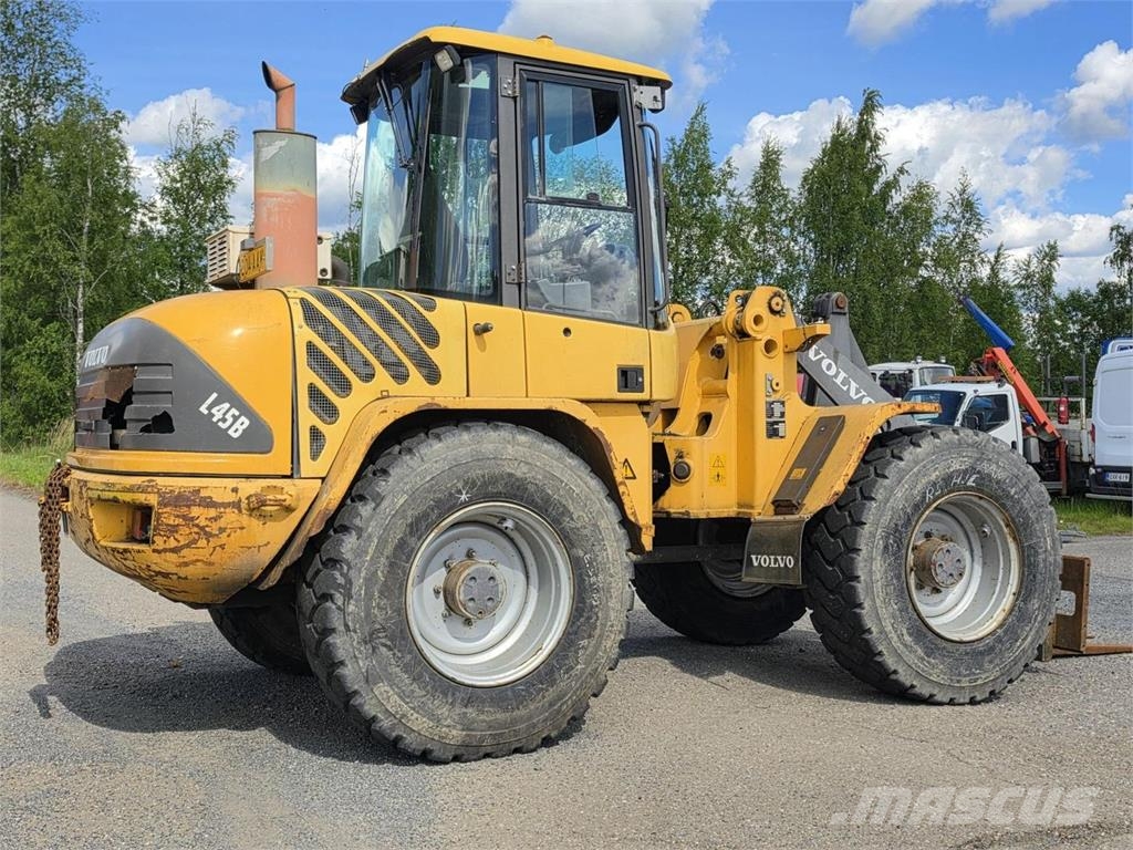 Volvo L45, Kauha, Trukkipiikit لوادر بعجل