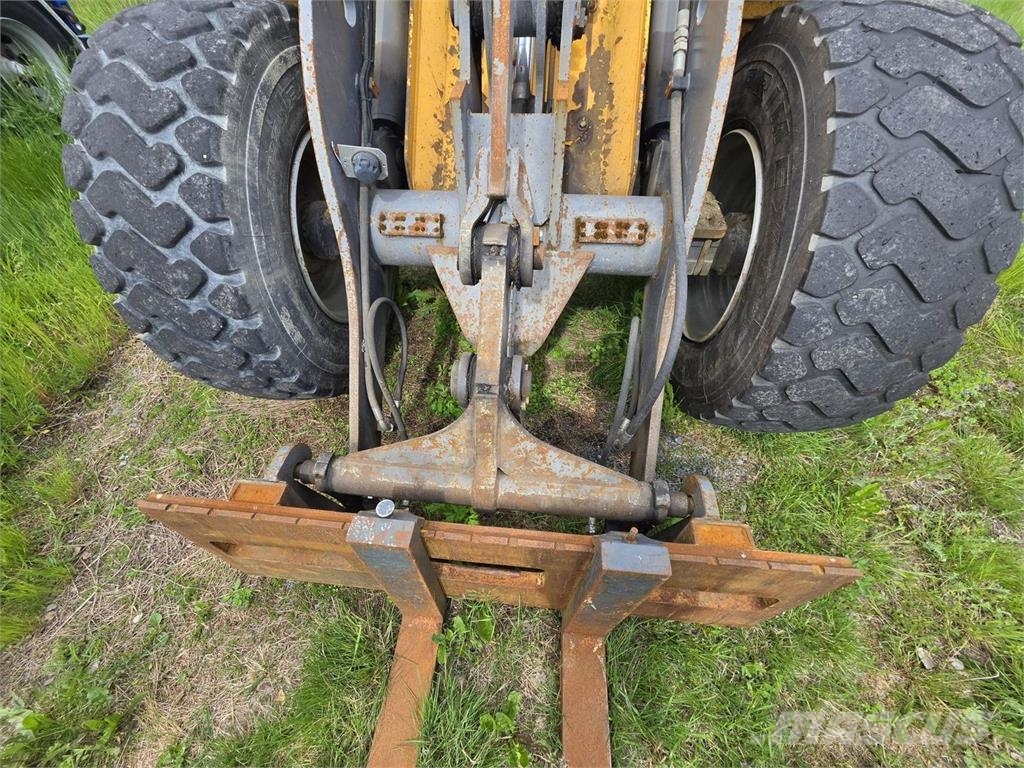 Volvo L45, Kauha, Trukkipiikit لوادر بعجل
