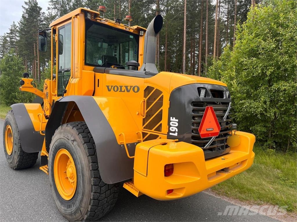 Volvo L90F Incarcator pe pneuri