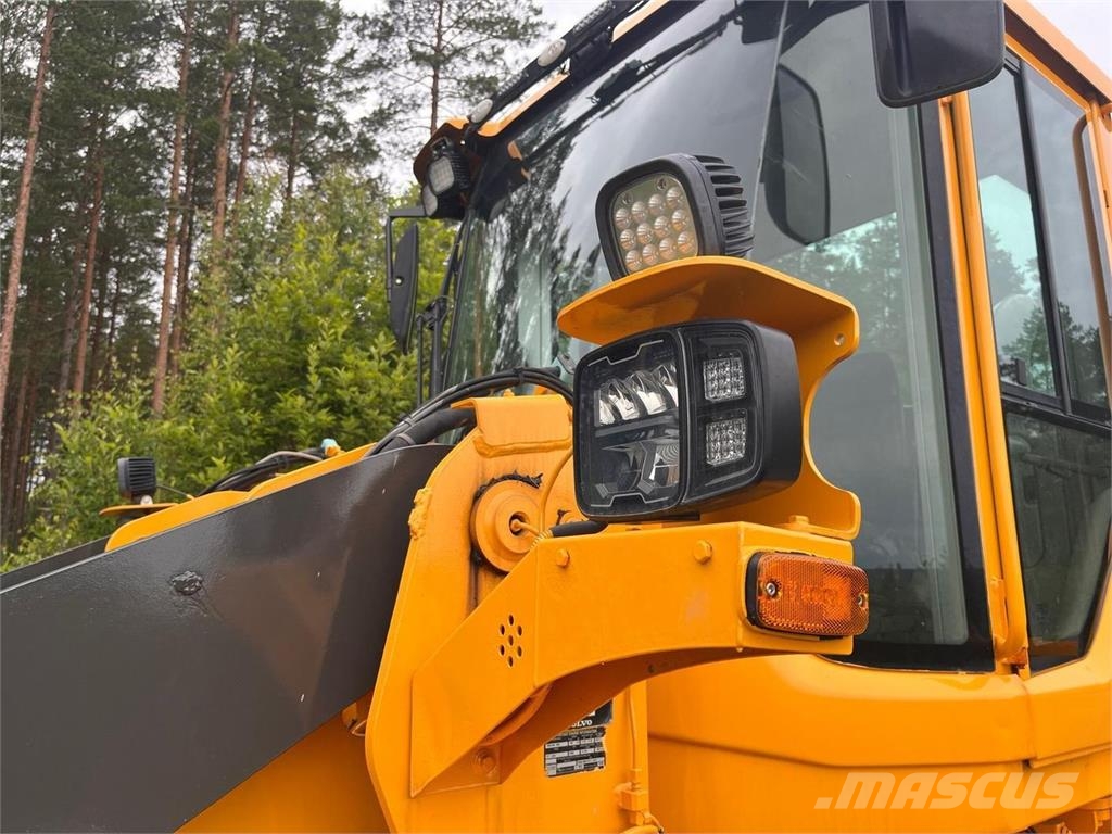 Volvo L90F Incarcator pe pneuri