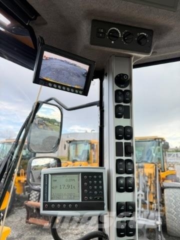 Volvo L90G لوادر بعجل