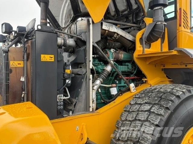 Volvo L90G لوادر بعجل