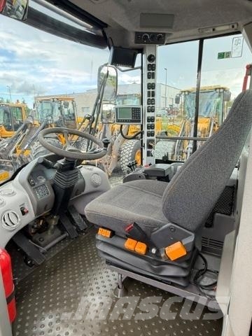 Volvo L90G لوادر بعجل