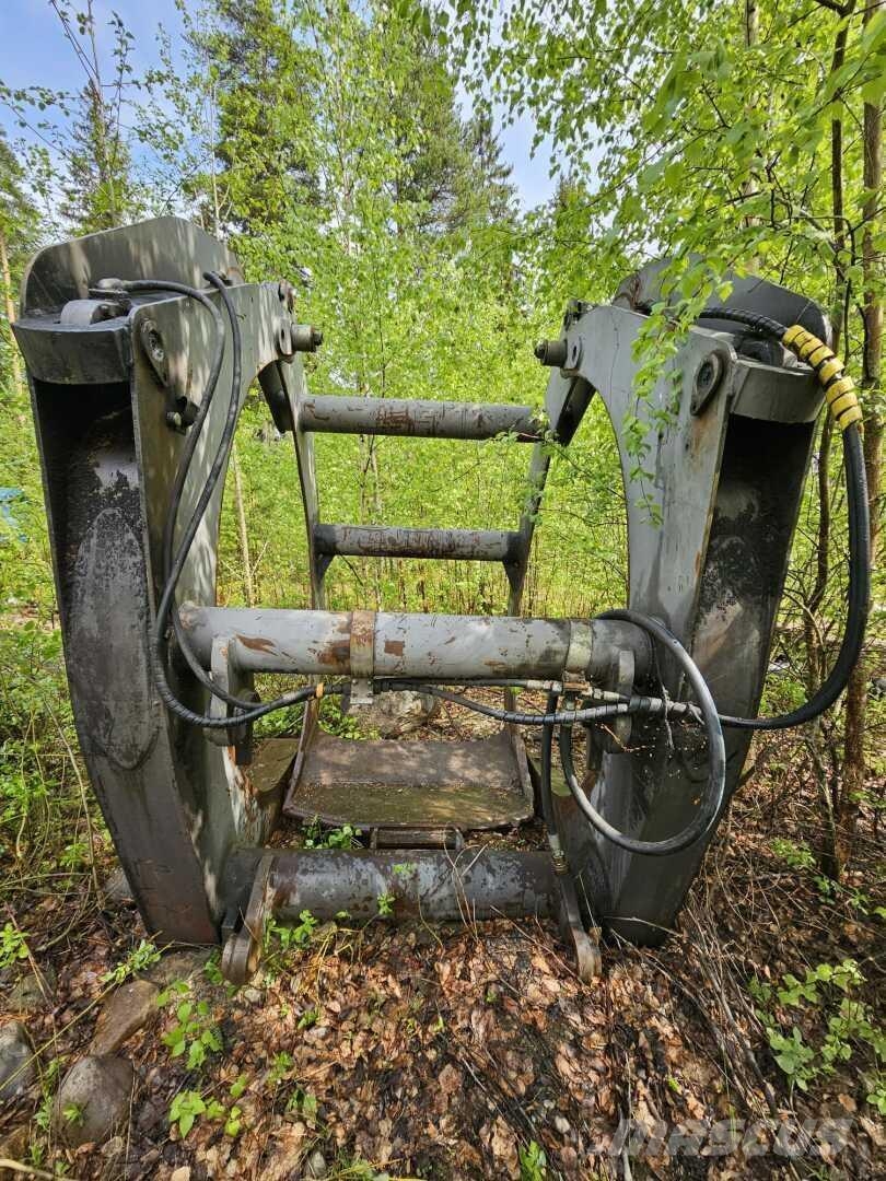 Volvo Puukoura kuormaajaan Grapples