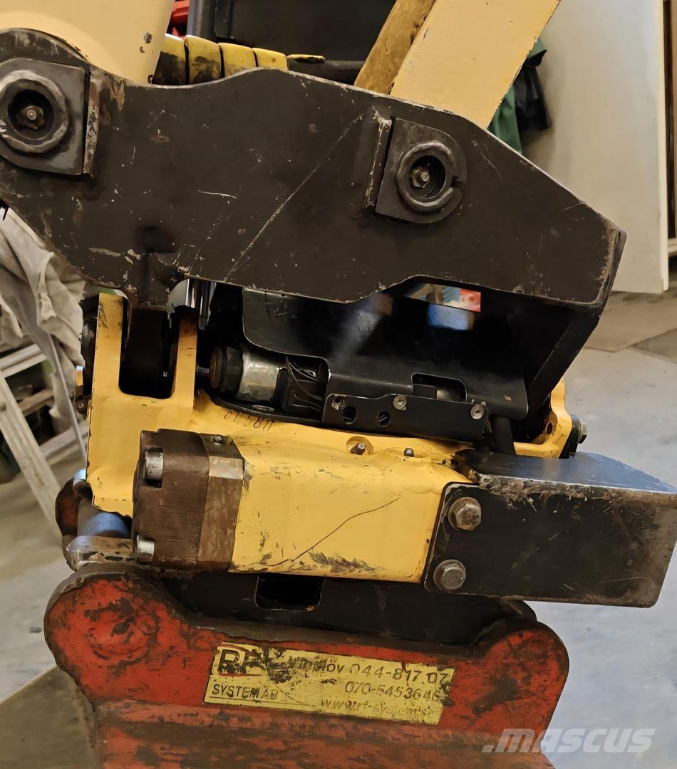 Yanmar VIO25-4, Engcon, 3 kauhaa حفارات صغيرة أقل من 7 طن (حفارات صغيرة)