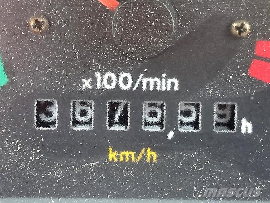Zetor 65 PROXIMA, Etukuormaaja, Nivelaura, 2 kauhaa Τρακτέρ