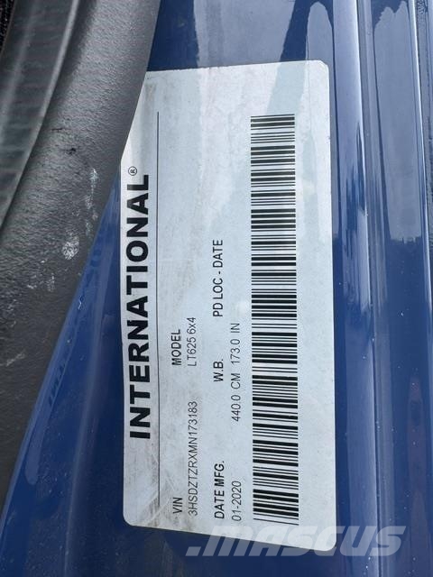 International LT Тягачі