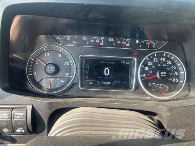 International LT Седельные тягачи