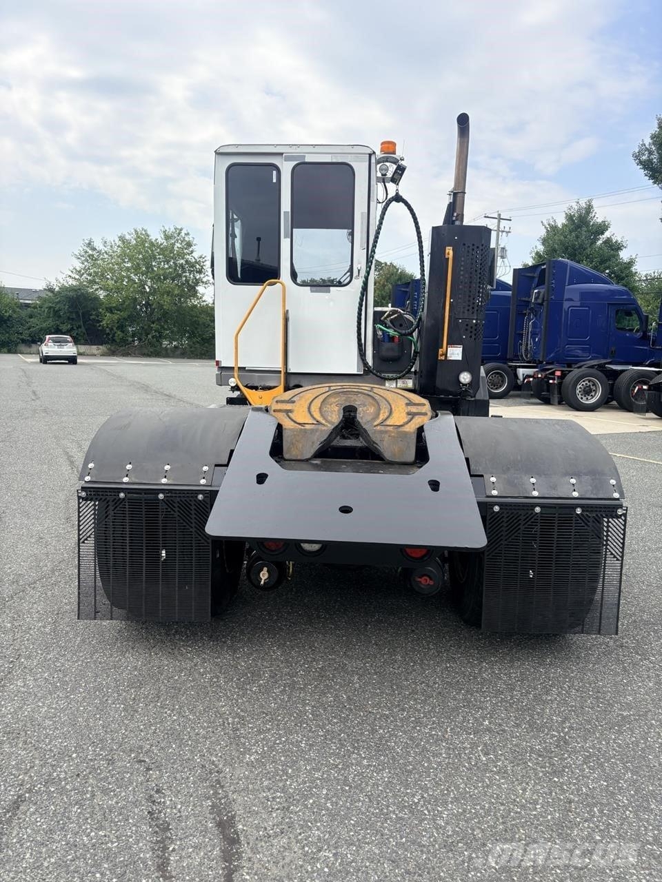 Kalmar OTTAWA 4X2 OFF-ROAD Tracteur de manœuvre
