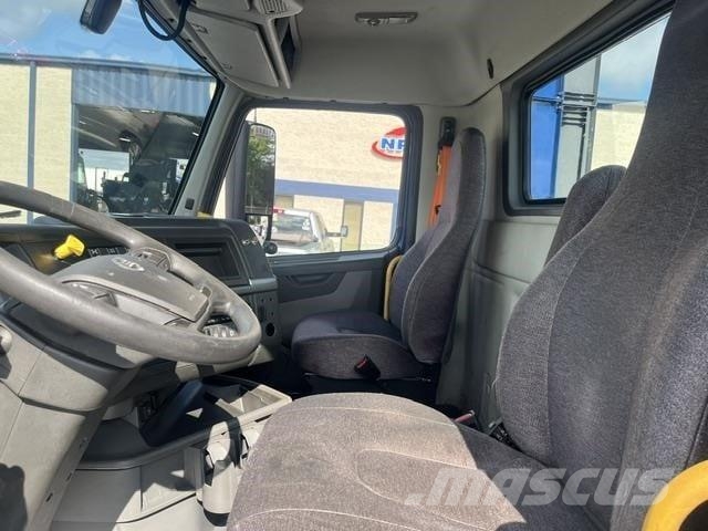 Volvo VNR64T300 وحدات الجر