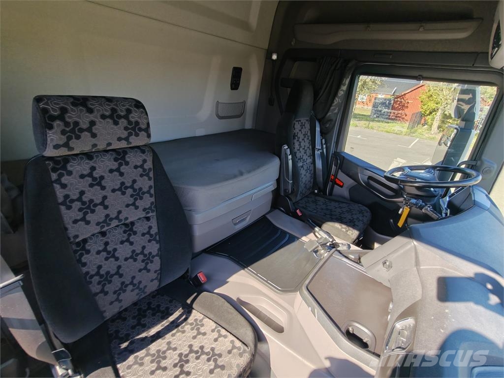 Scania G410 Camiones con caja de remolque