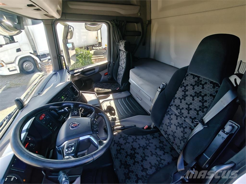 Scania G410 Camiones con caja de remolque