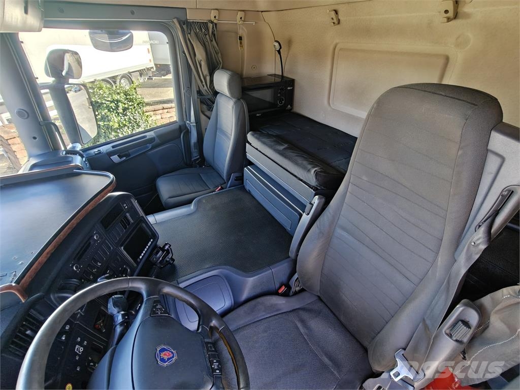 Scania P320 厢式货车
