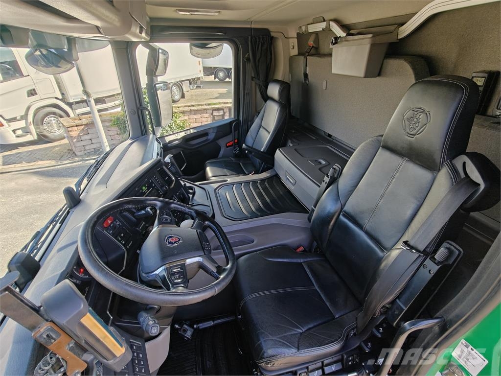 Scania P370 工程吊钩车
