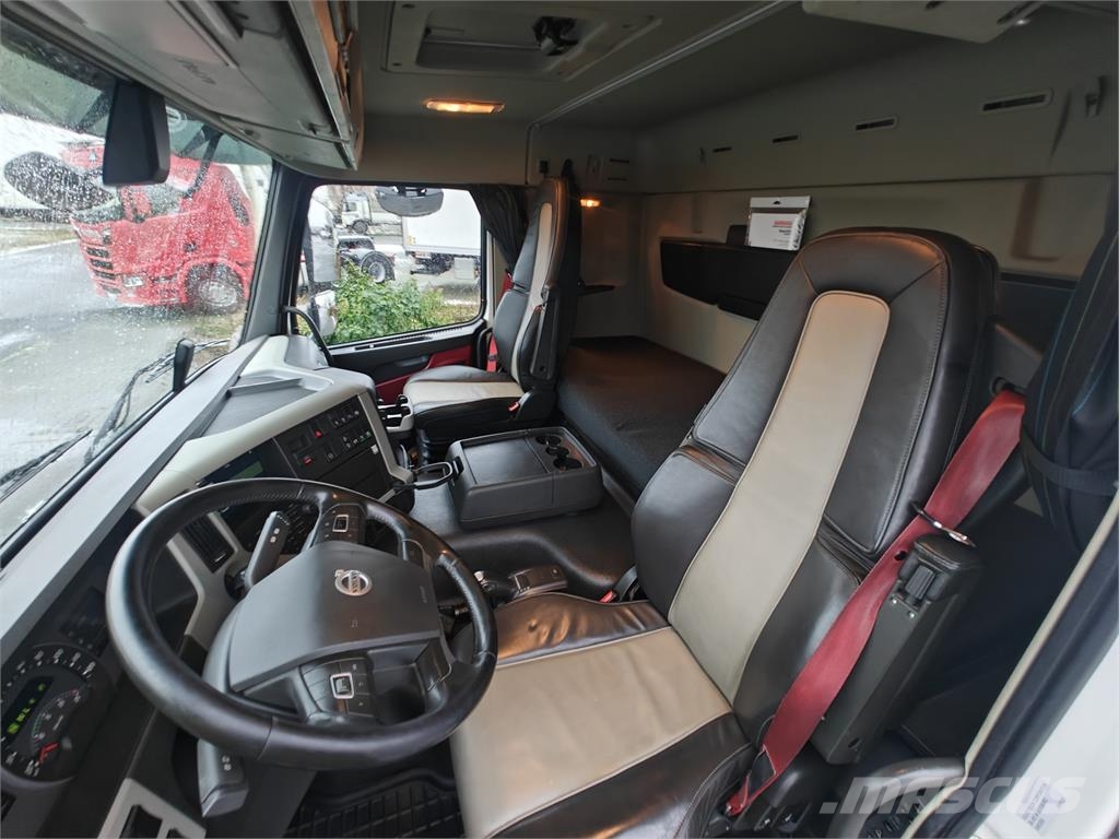 Volvo FM330 Camion cassonati