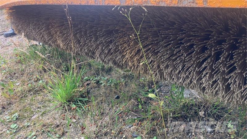 FM 2.4m Lakaisukoneet