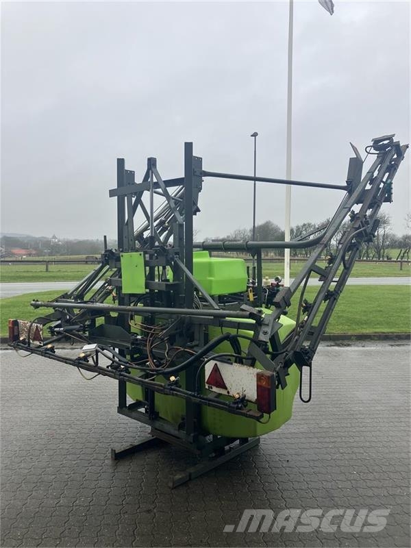 Tecnoma 12 m 1000 L Anhängespritzen