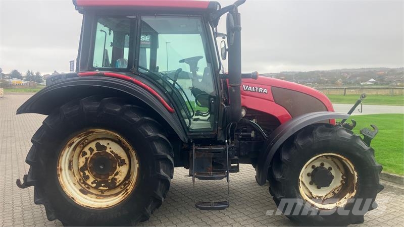 Valtra N92 الجرارات