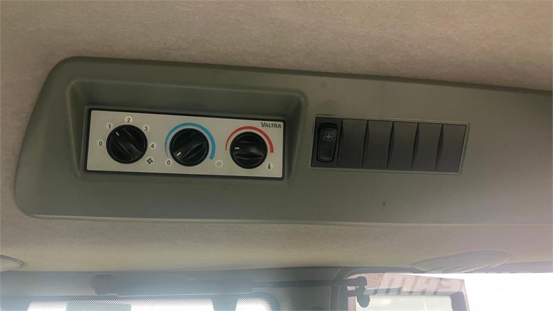 Valtra N92 الجرارات