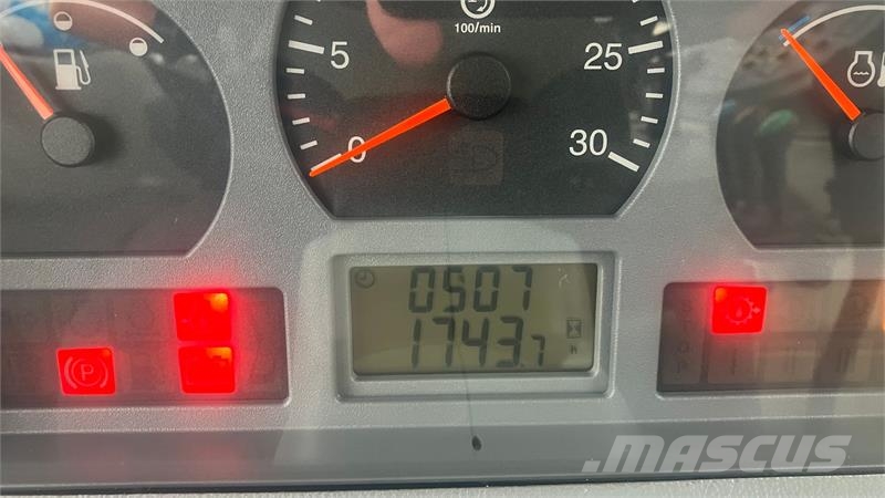 Valtra N92 الجرارات