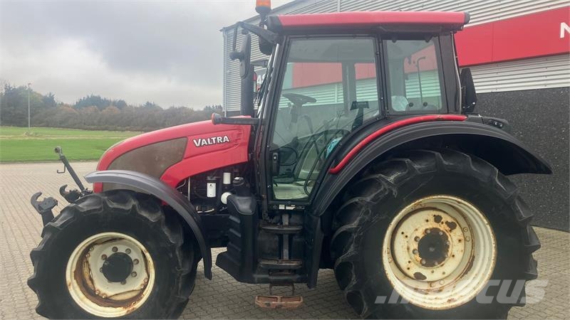 Valtra N92 الجرارات