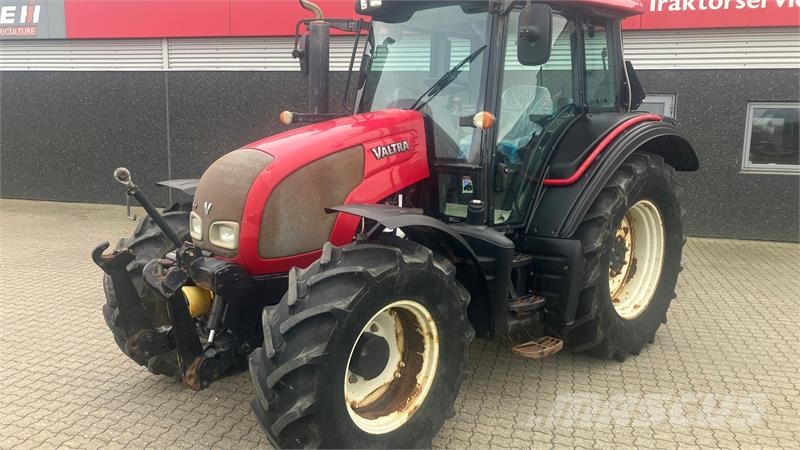 Valtra N92 الجرارات