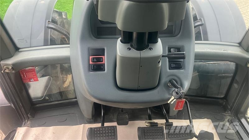 Valtra N92 الجرارات