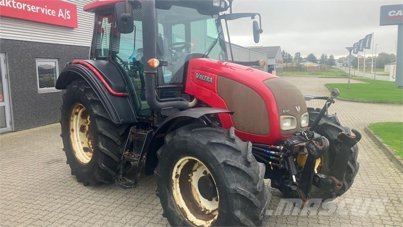 Valtra N92 الجرارات