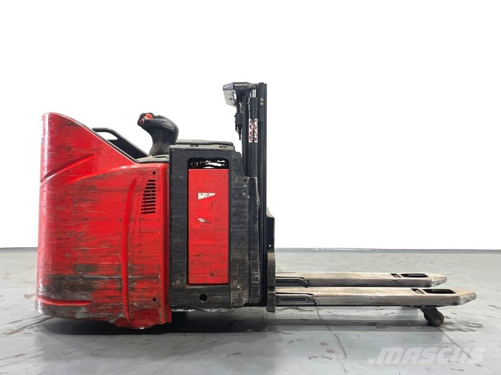 Linde D12HPSP-133 Колички високоповдигачи с теглич