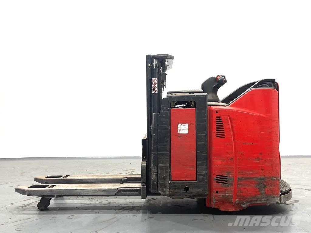 Linde D12HPSP-133 Колички високоповдигачи с теглич