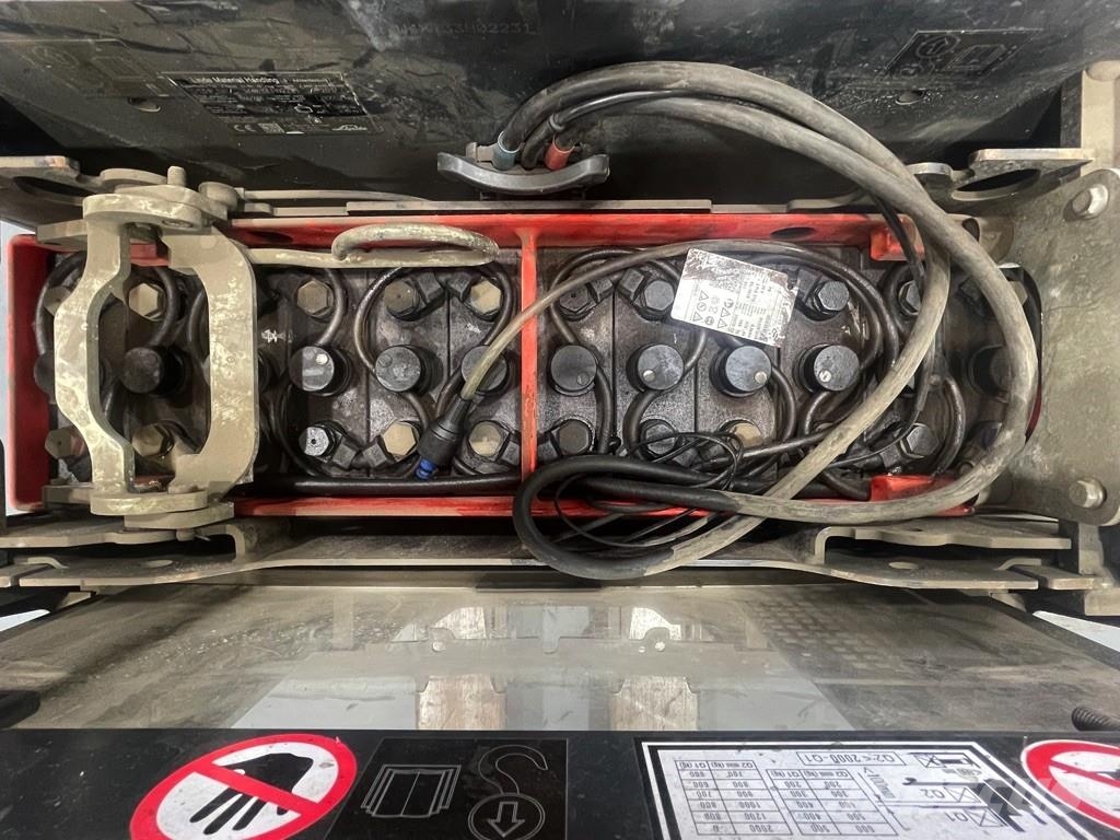 Linde D12HPSP-133 Колички високоповдигачи с теглич