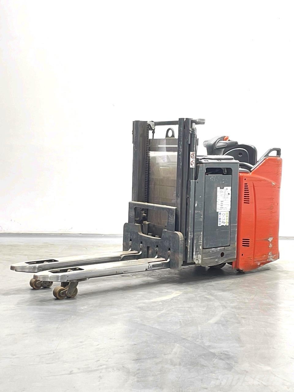 Linde D12HPSP-133 Pedestrian stacker