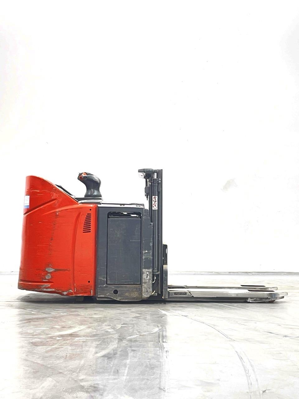 Linde D12HPSP-133 Pedestrian stacker