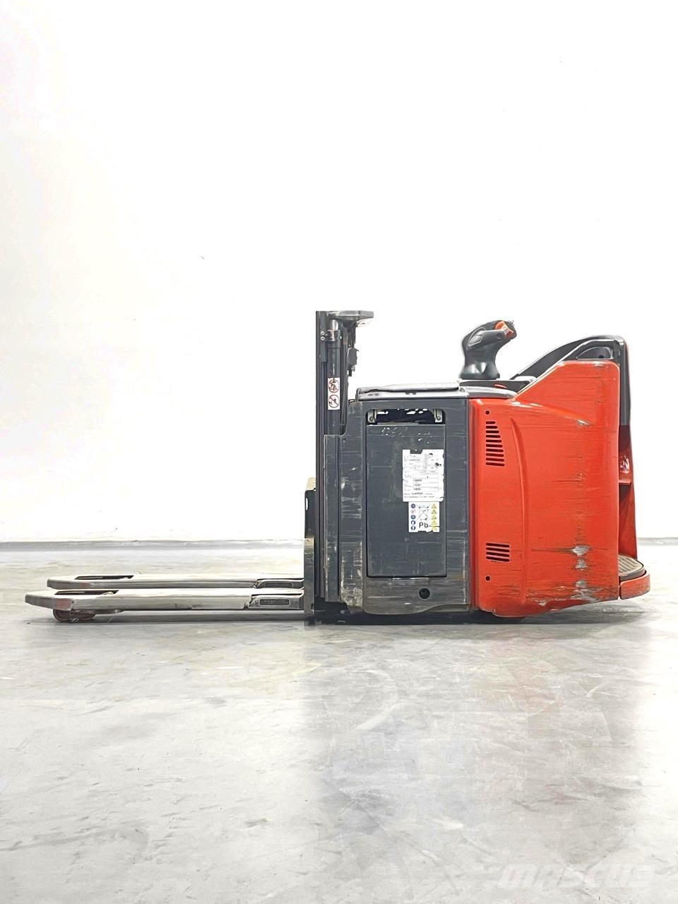 Linde D12HPSP-133 Pedestrian stacker