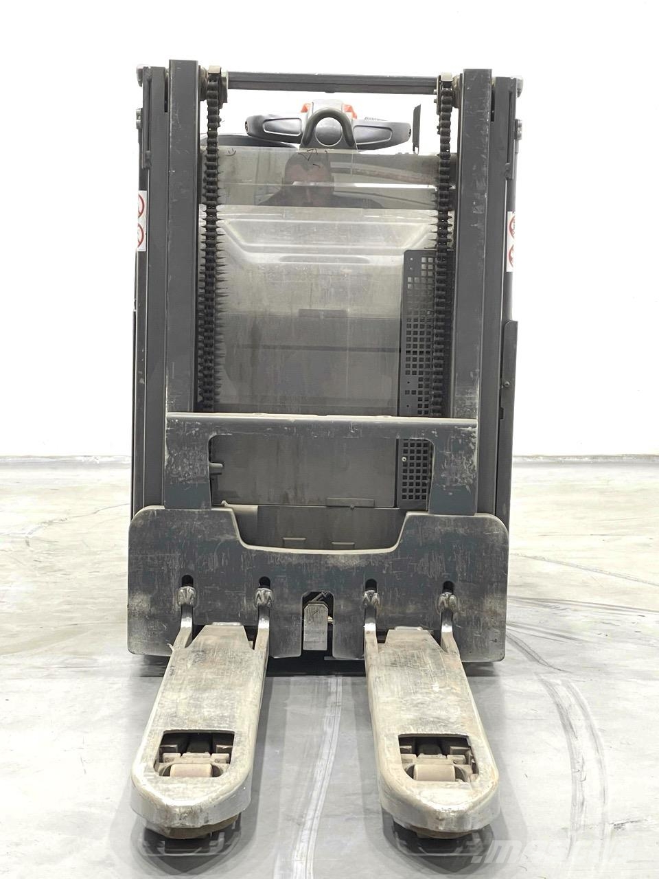 Linde D12HPSP-133 Pedestrian stacker