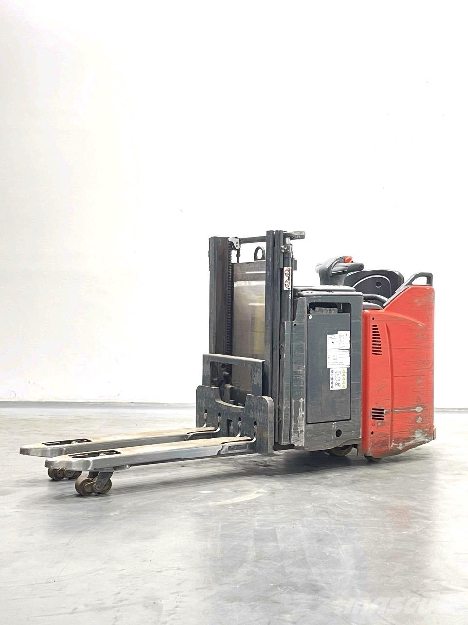 Linde D12HPSP-133 Pedestrian stacker