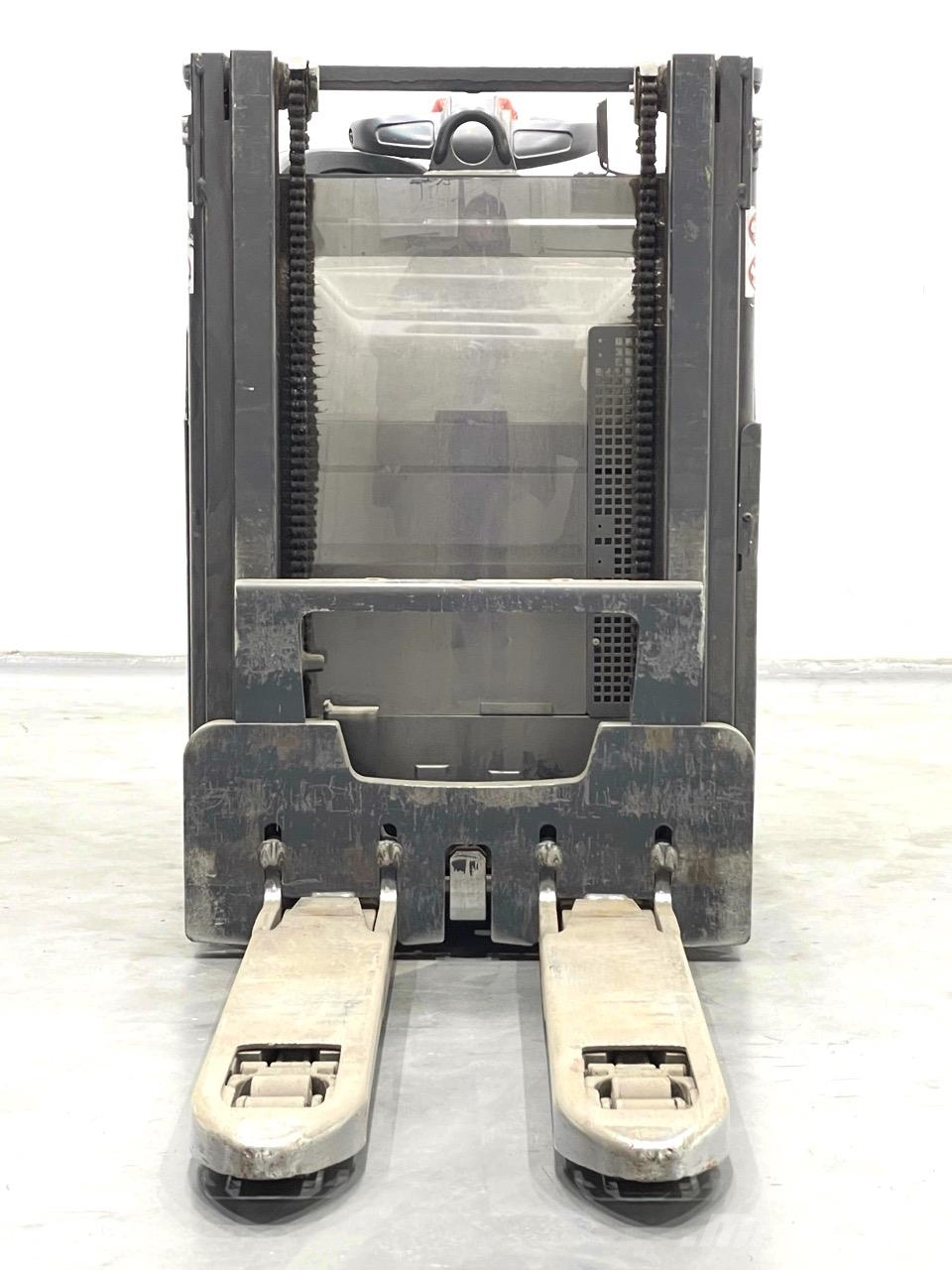 Linde D12HPSP-133 Pedestrian stacker