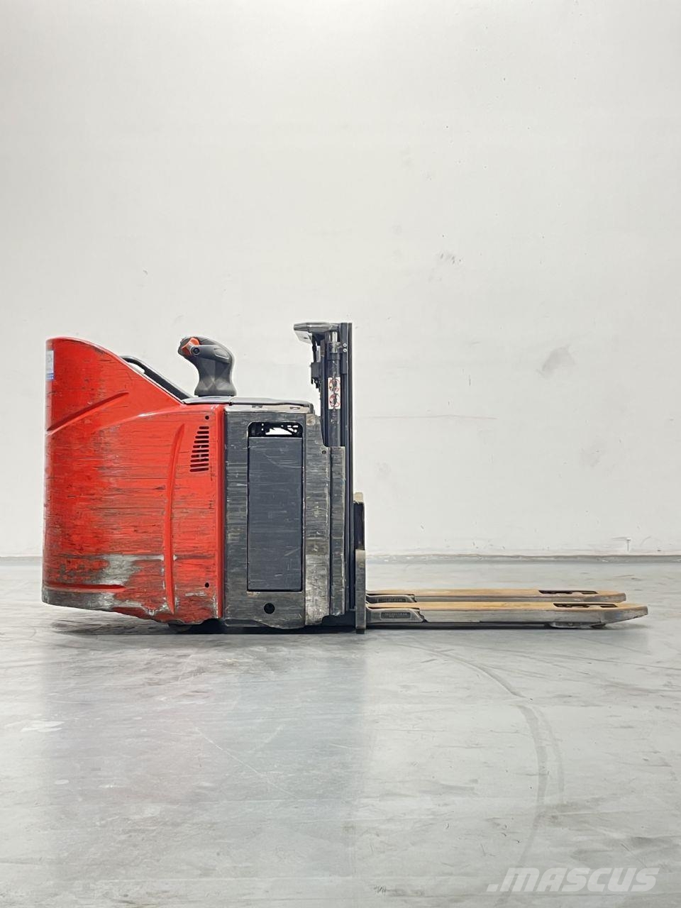 Linde D12HPSP-133 Pedestrian stacker