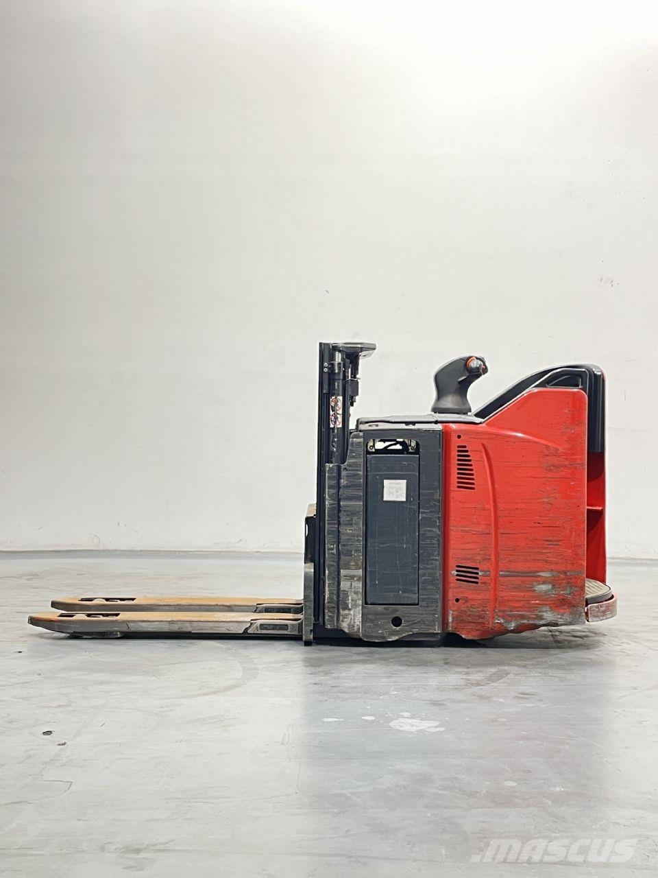 Linde D12HPSP-133 Pedestrian stacker