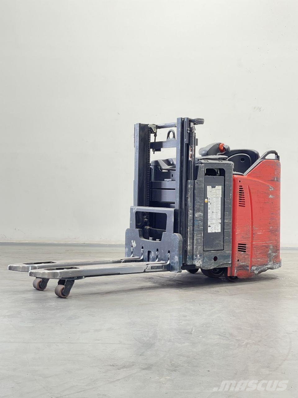 Linde D12HPSP-133 معدات التكديس الجوالة
