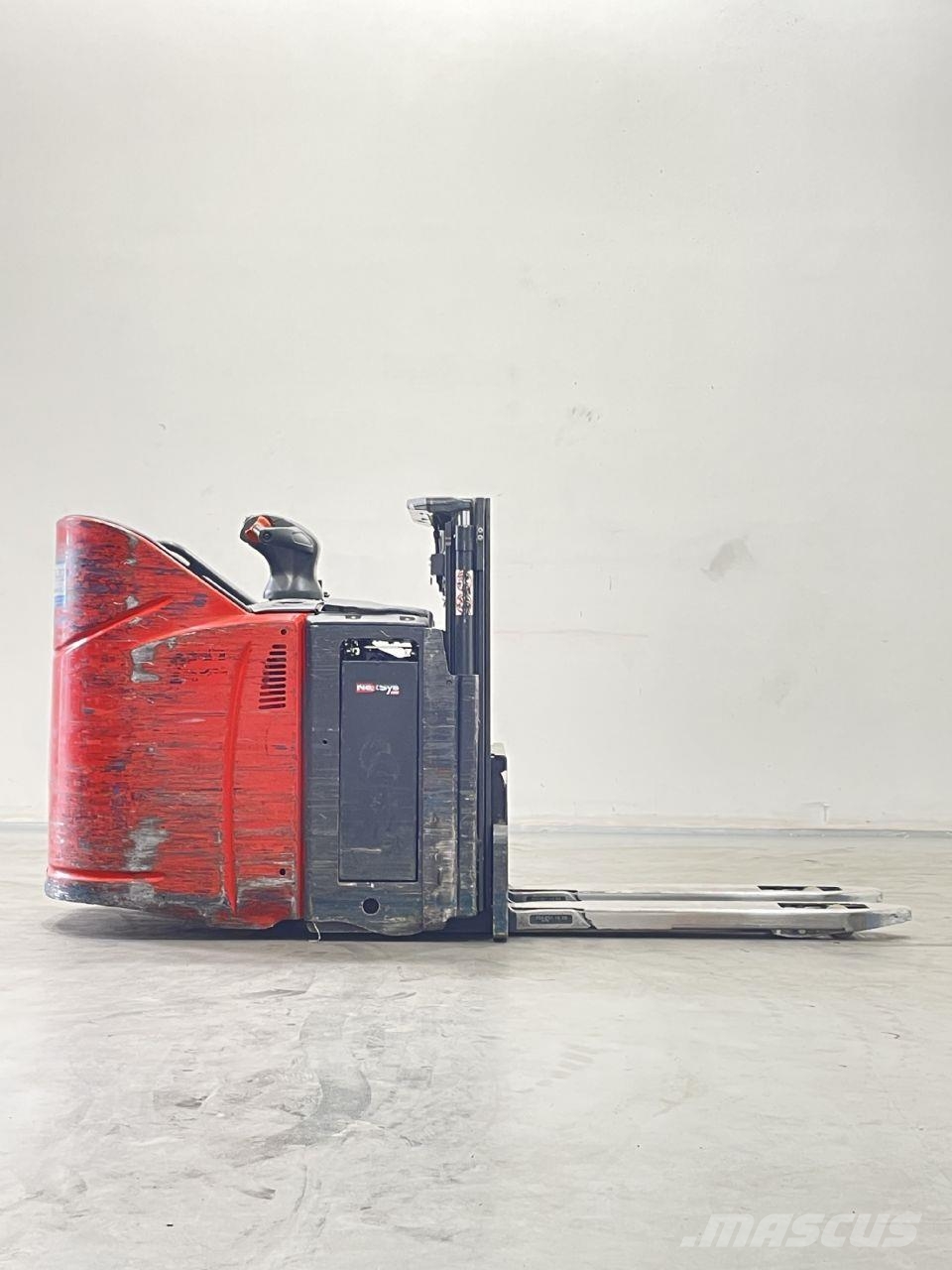 Linde D12HPSP-133 معدات التكديس الجوالة