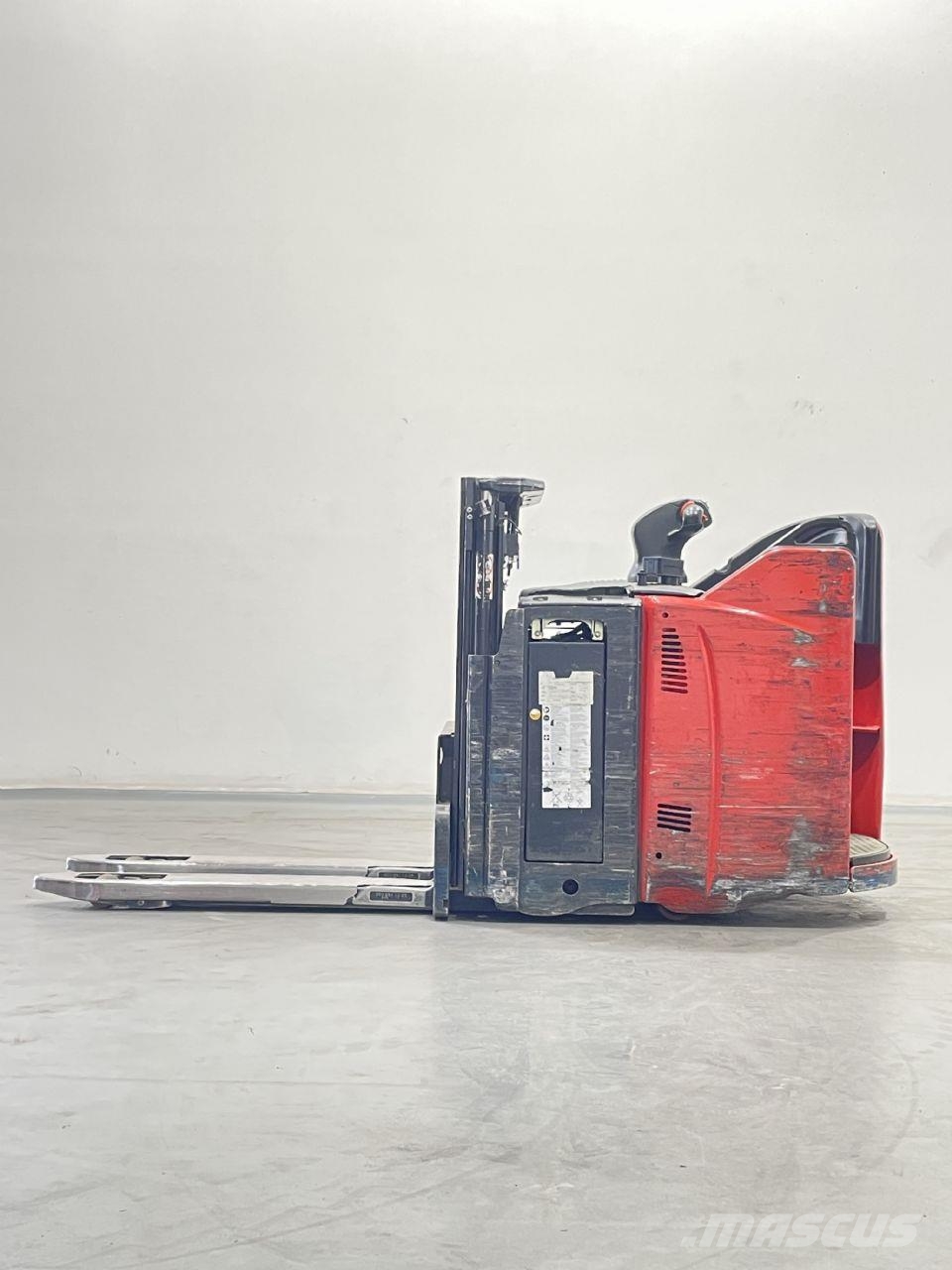 Linde D12HPSP-133 معدات التكديس الجوالة