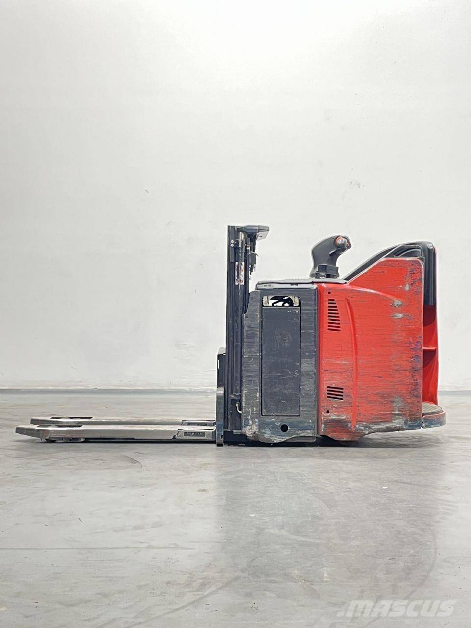 Linde D12HPSP-133 معدات التكديس الجوالة
