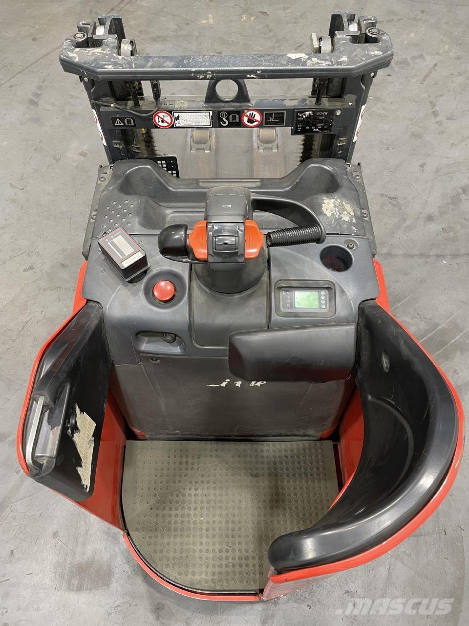 Linde D12HPSP-133 معدات التكديس الجوالة