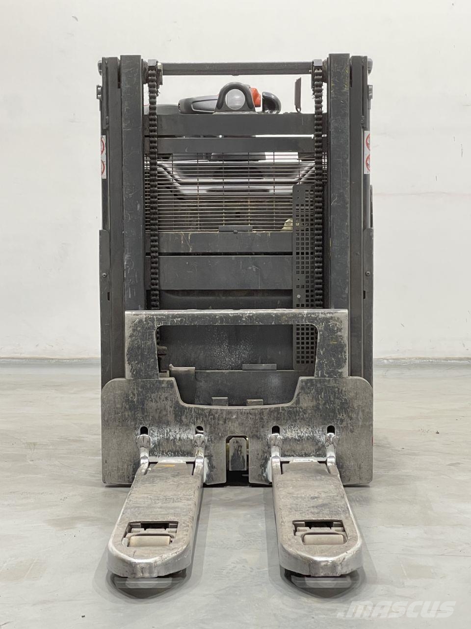 Linde D12SP-133 Pedestrian stacker