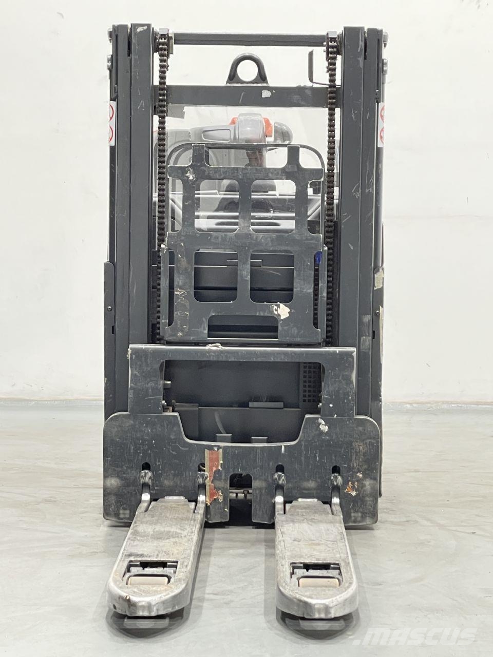 Linde D12SP-133 Pedestrian stacker