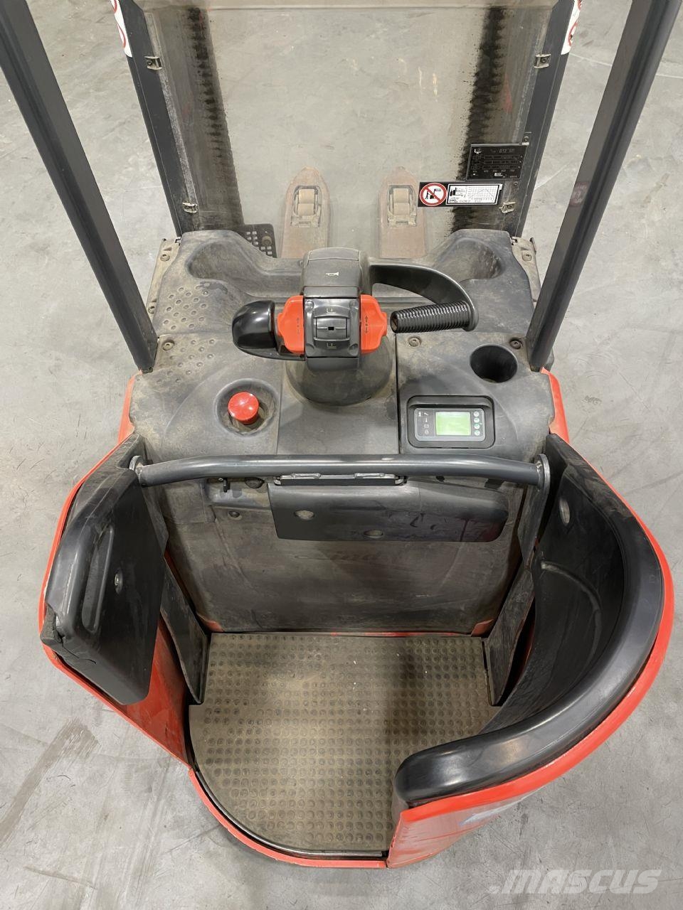 Linde D12SP-133 Παλετοφόρα πεζού χειριστή με ιστό