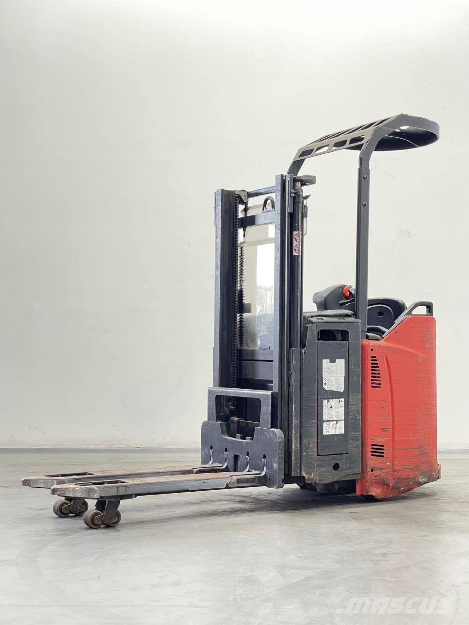 Linde D12SP-133 معدات التكديس الجوالة